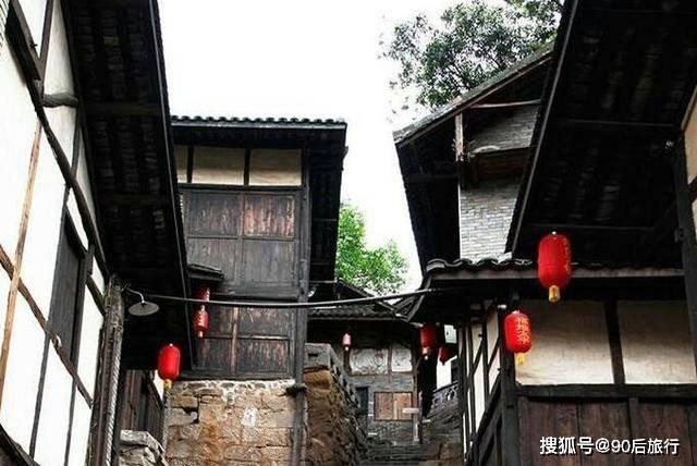 尽在情侣约会,最适合去哪个主题乐园?,发现更多蜗牛知识